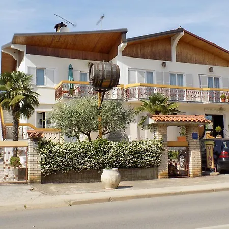 Leporiz アパート